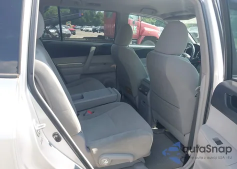 2010 Toyota Highlander Base V6 z USA, uszkodzony, nr VIN 5TDBK3EH1AS015964